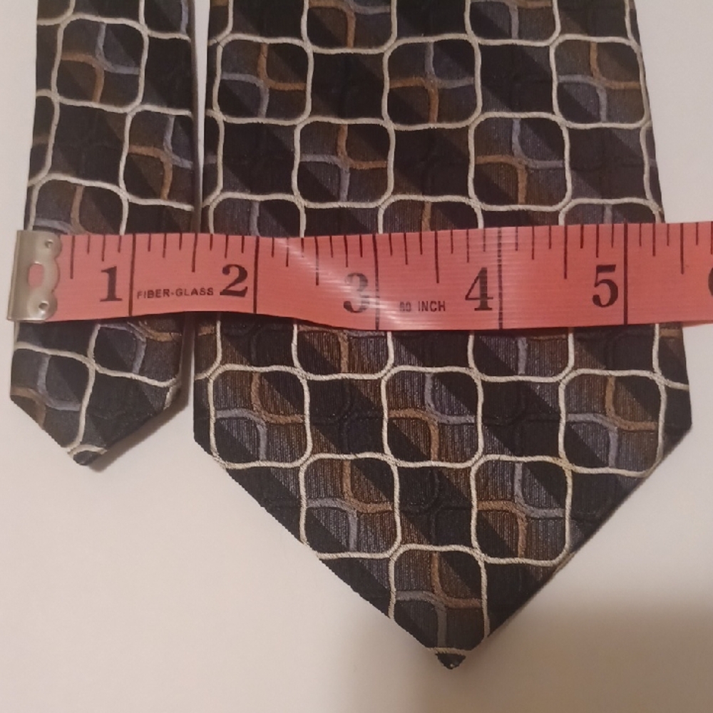 PAUL DIONE Sophisticated Black and Brown Geometric100% Silk Tie. - Picture 9 of 9